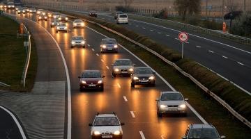 Reguli de supraviețuire pentru utilizatorii de autostradă, sau cum să conducem în funcție de regulile de transport rutier și regulile de autostradă?